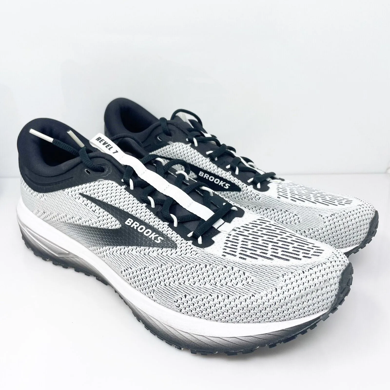 Brooks Mens Revel 7 1104351D121 Gray Running Shoes Sneakers Size 12.5 D