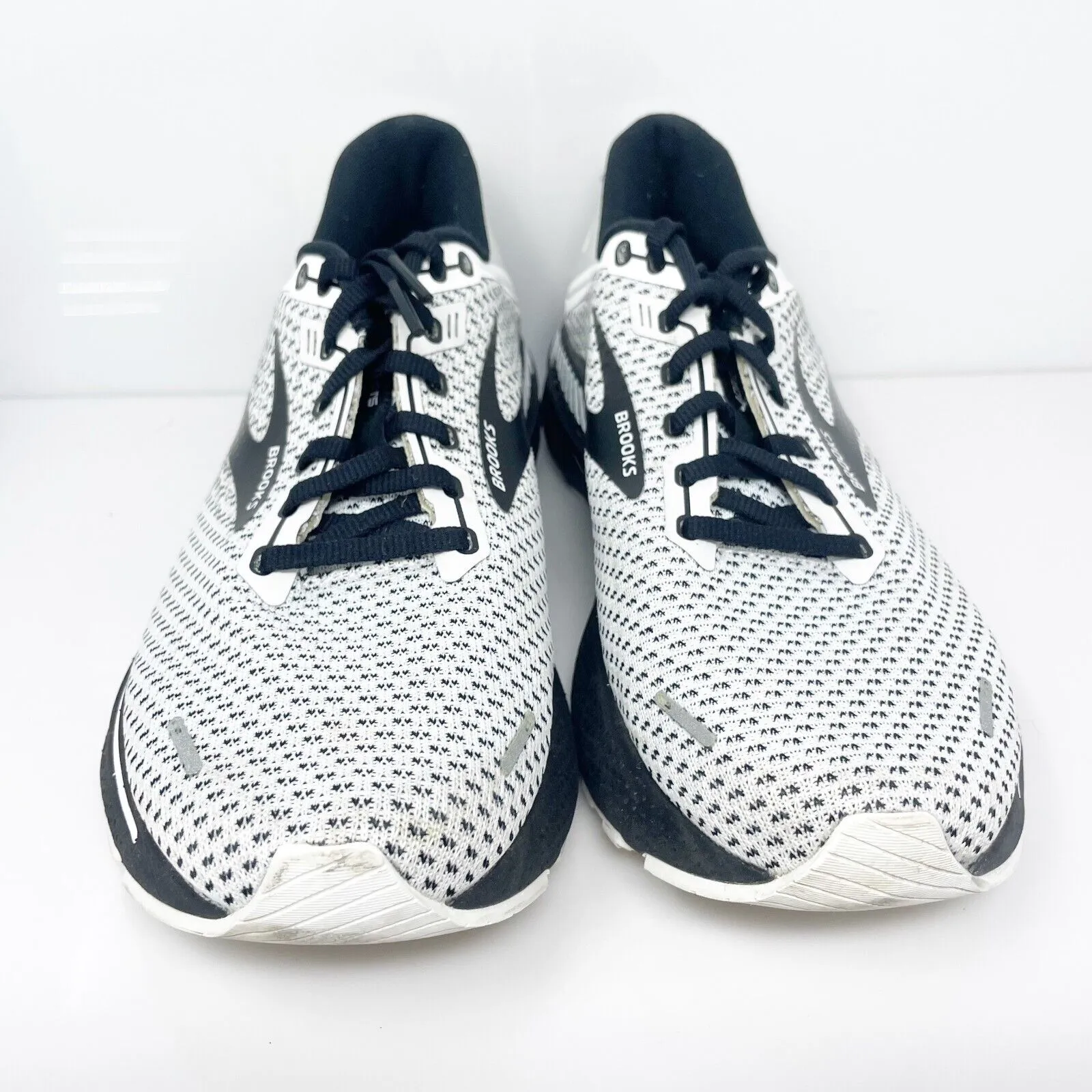 Brooks Womens Adrenaline GTS 22 1203531B135 White Running Shoes Sneakers 10.5 B