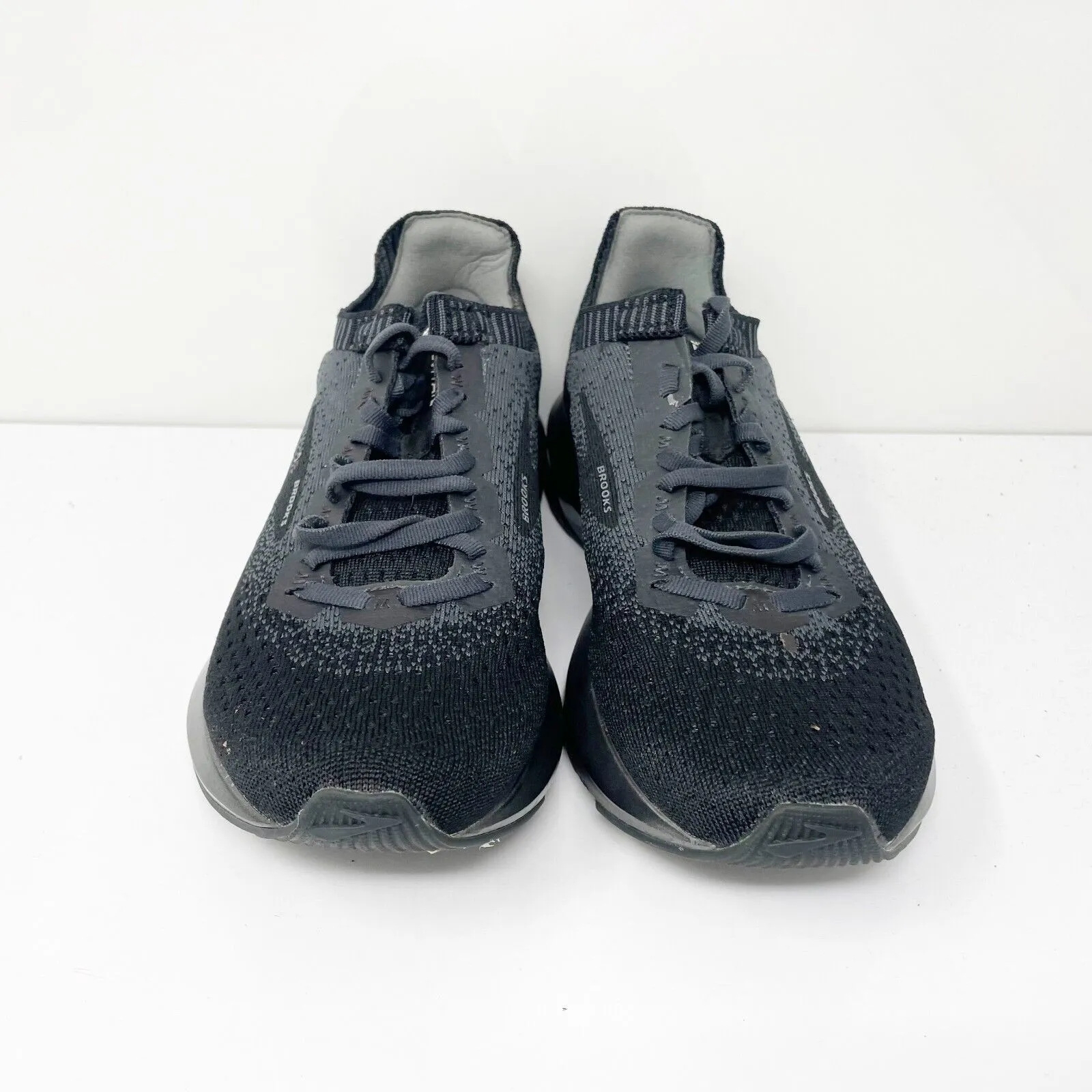 Brooks Womens Levitate 2 1202791B038 Black Running Shoes Sneakers Size 8.5 B