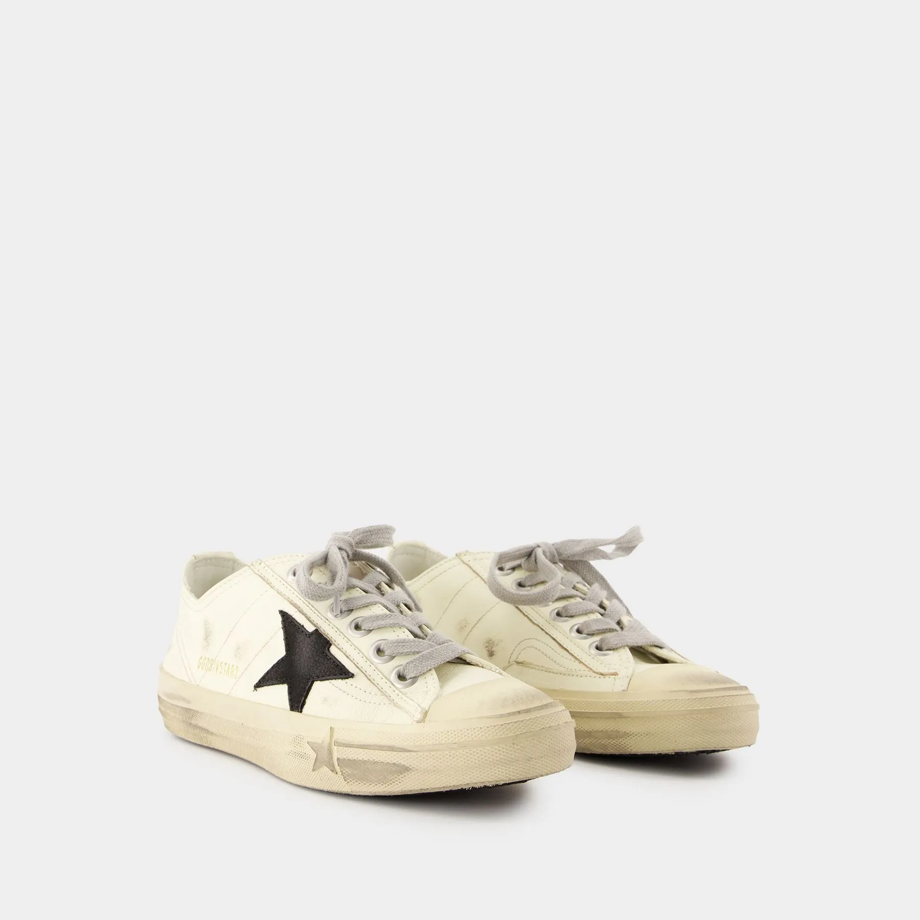 Golden Goose Deluxe Brand  V-Star 2 Sneakers - Golden Goose Deluxe Brand - Leather - White/Black