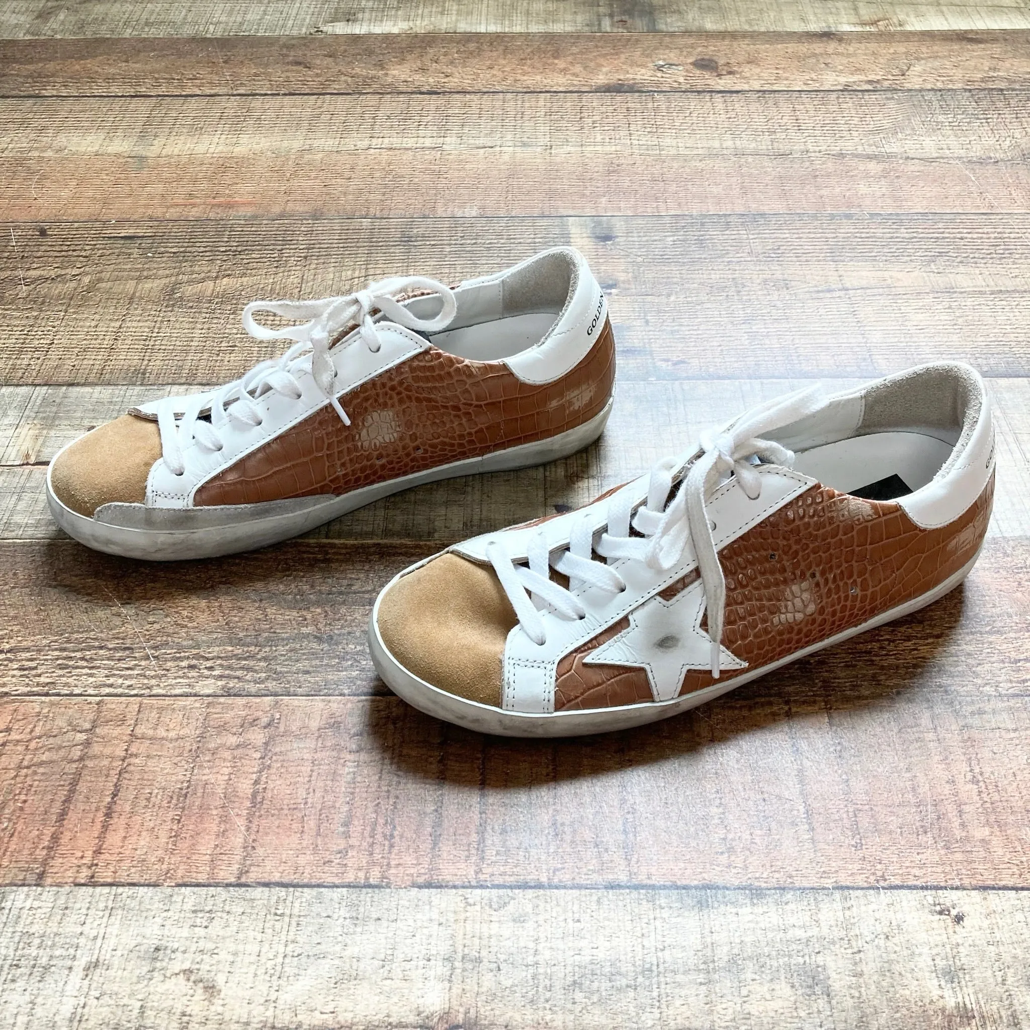 GOLDEN GOOSE SUPERSTAR MOCK-CROC COURT SNEAKERS- SIZE 39/US 9 ( ONLINE)