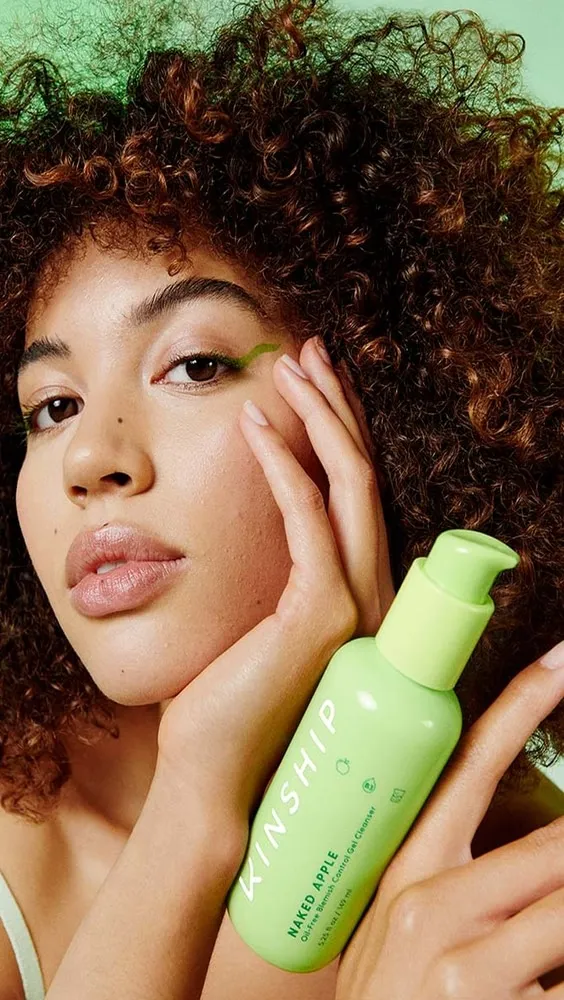 Kinship   Naked Apple Niacinamide Deep Pore Gel Cleanser 