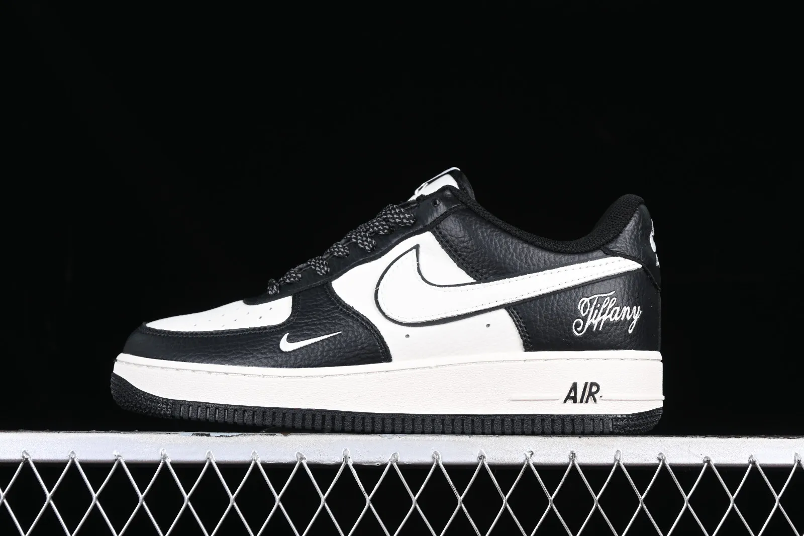 Nike Air Force 1 07 Low Tiffany Black White AE1686-003