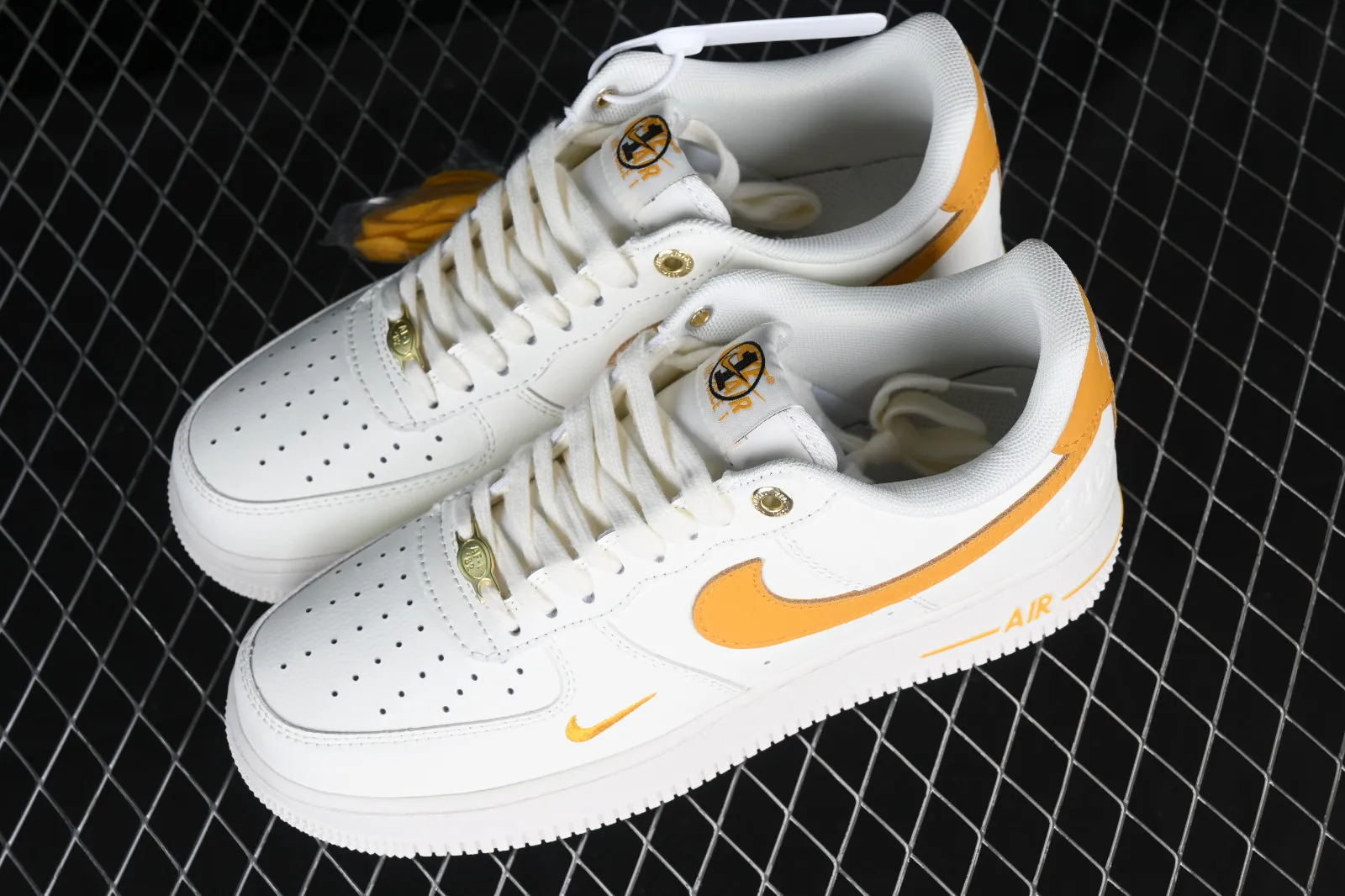 Nike Air Force 1 07 Low White Yellow Gold DQ7658-105