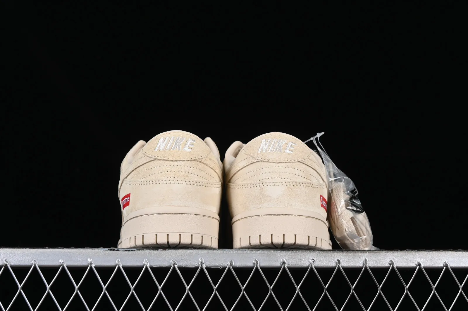 Nike SB Dunk Low Supreme Grey White Red FC1688-122