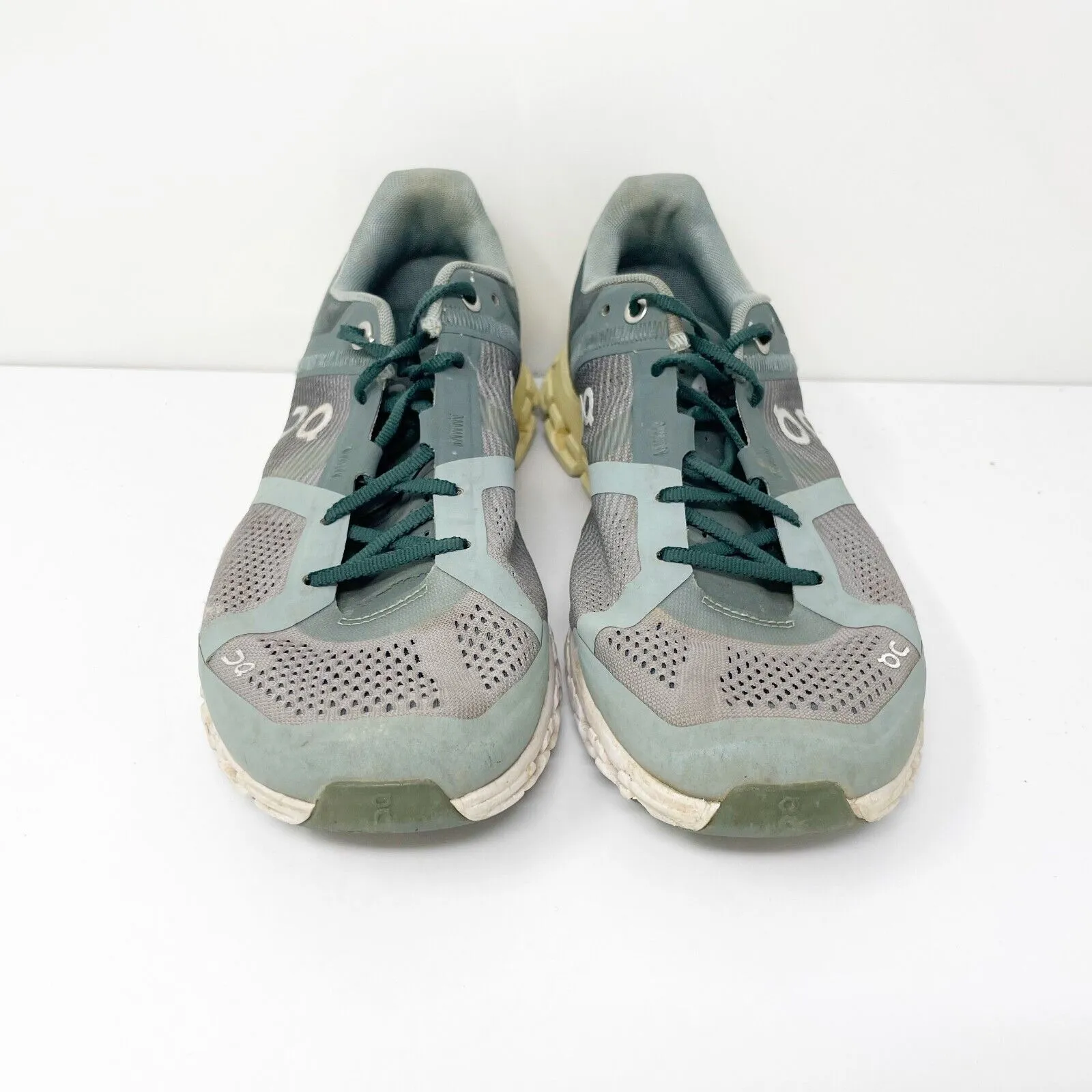On Womens Cloudflow Gray Running Shoes Sneakers Size 8