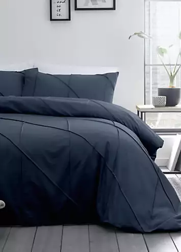 Serene Dart Navy Duvet Cover Set | Kaleidoscope