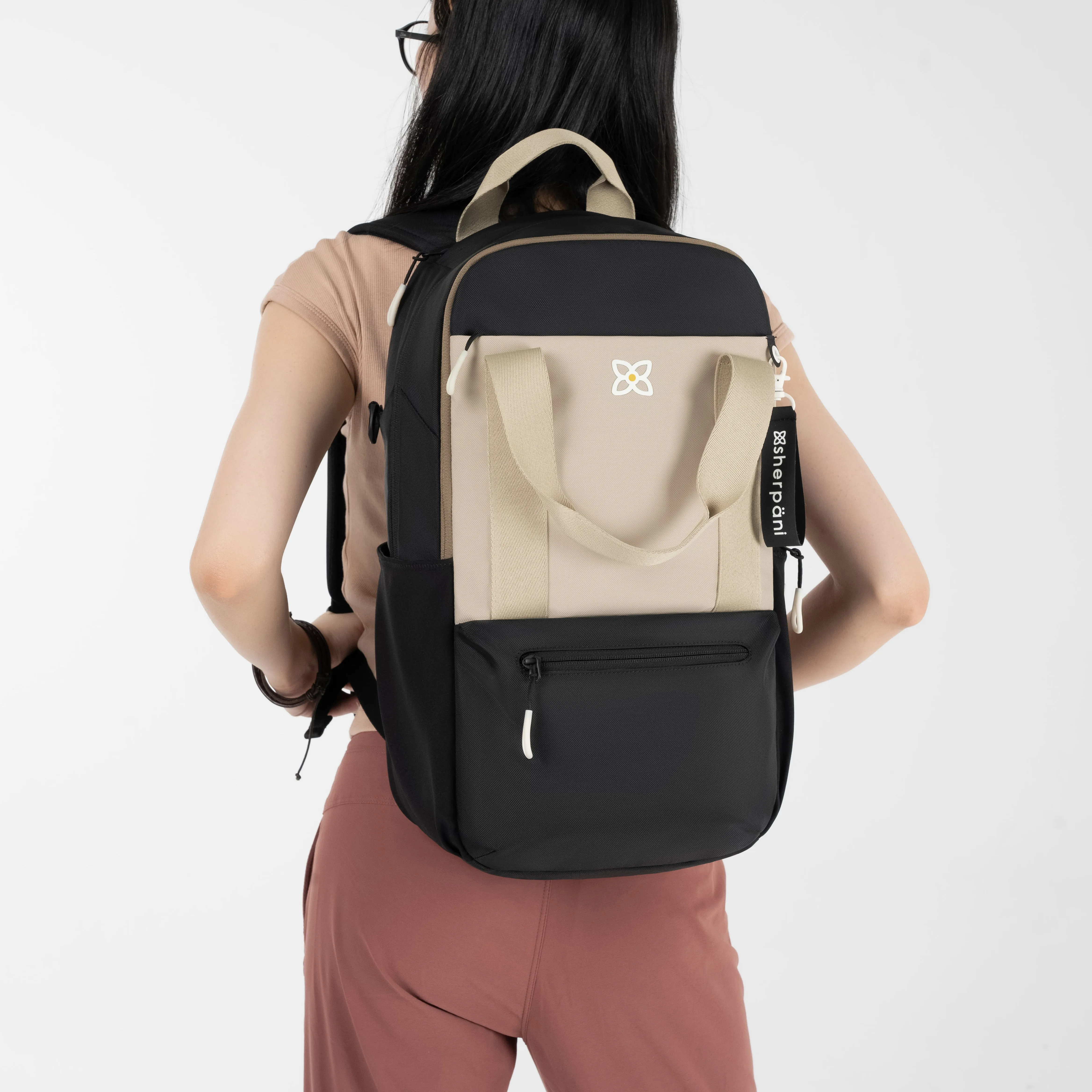 Sherpani Camden Convertible Backpack/Crossbody/Tote Bag con leche
